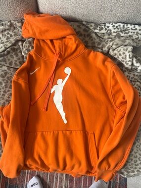 Nike WNBA Medium Orange Sweatshirt
